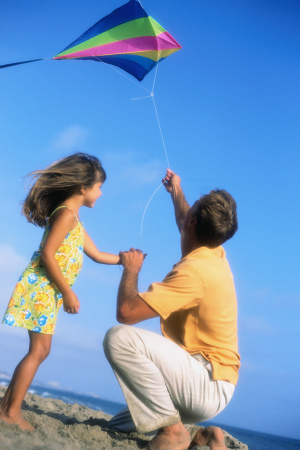 Cha mẹ phải có trách nhiệm cùng dạy con, mà thông qua cách chơi để dạy là hiệu quả và nhẹ nhàng hơn cả